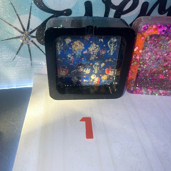 Ashtrays - Picture 4 of 11